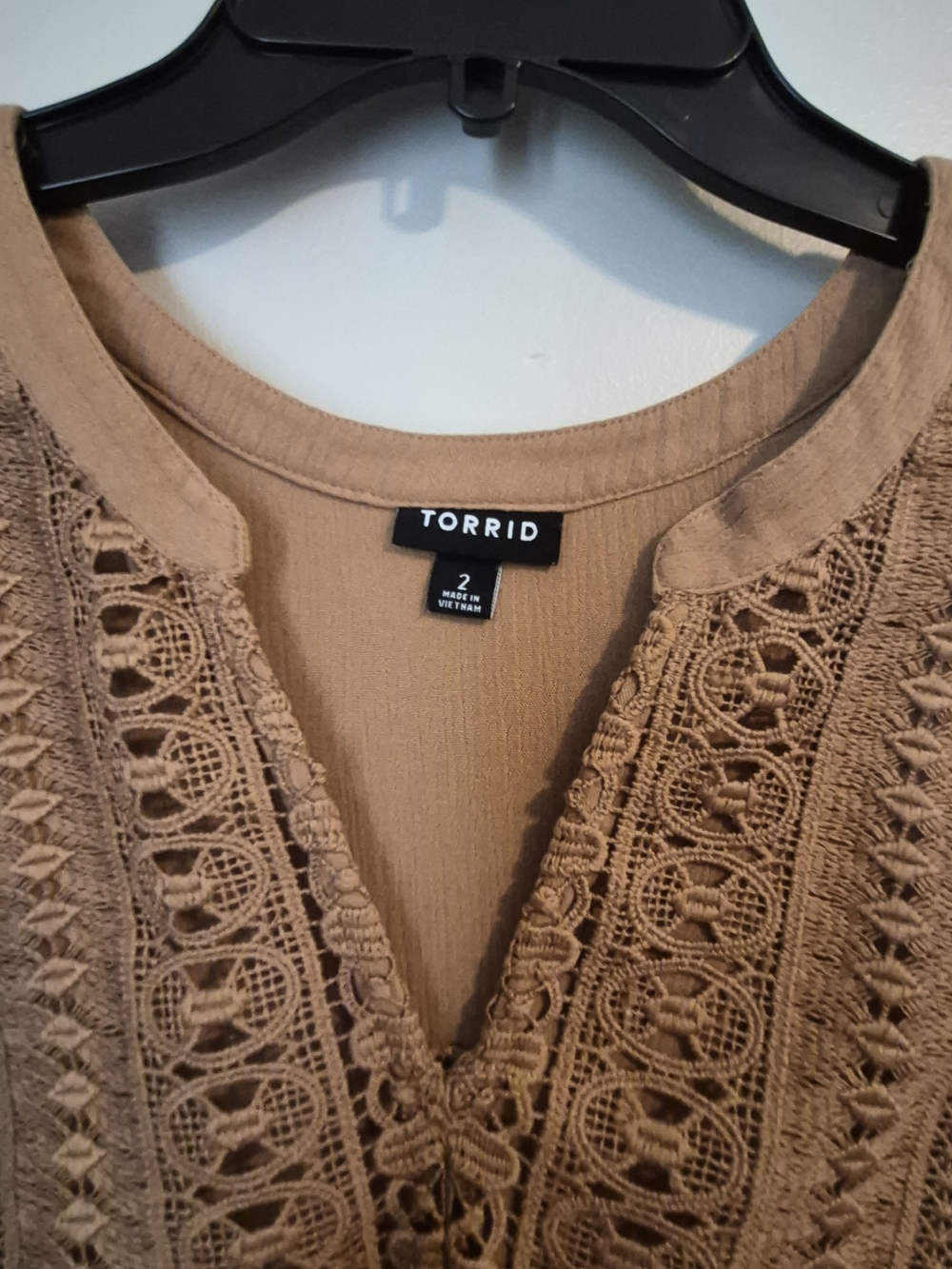 Women's Torrid Tan Crochet V-Neck Tunic Top Size 2 Plus